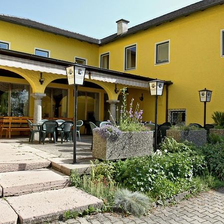 Stiftsgasthof Hochburg エクステリア 写真