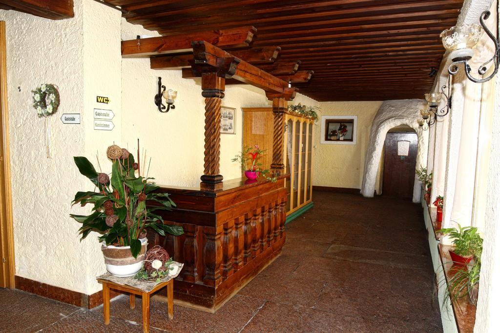 Stiftsgasthof Hochburg エクステリア 写真